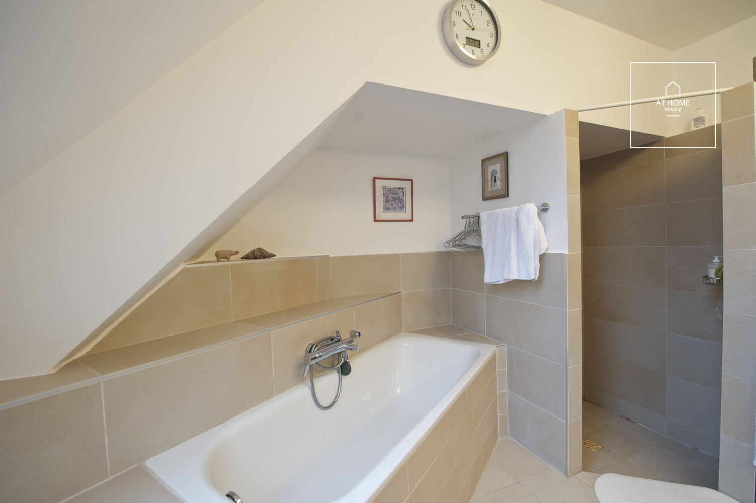 Unfurnished spacious 5-bedroom villa, Ke hrádku, Kunratice