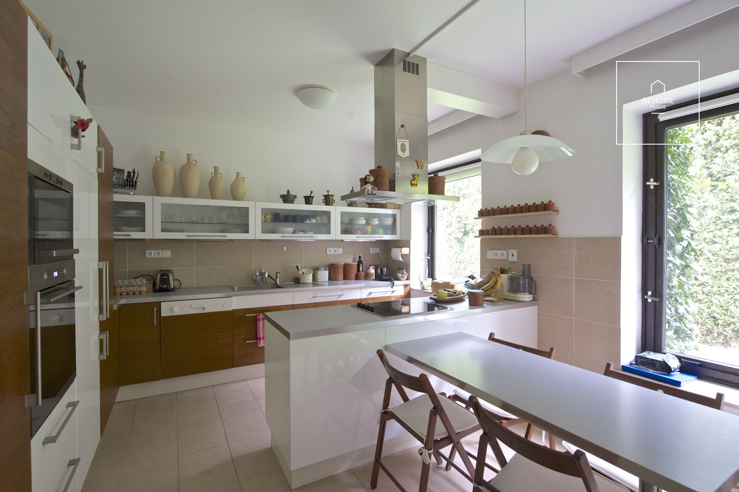 Unfurnished spacious 5-bedroom villa, Ke hrádku, Kunratice