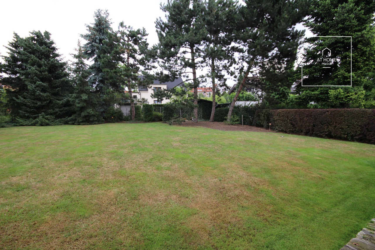 Unfurnished spacious 5-bedroom villa, Ke hrádku, Kunratice