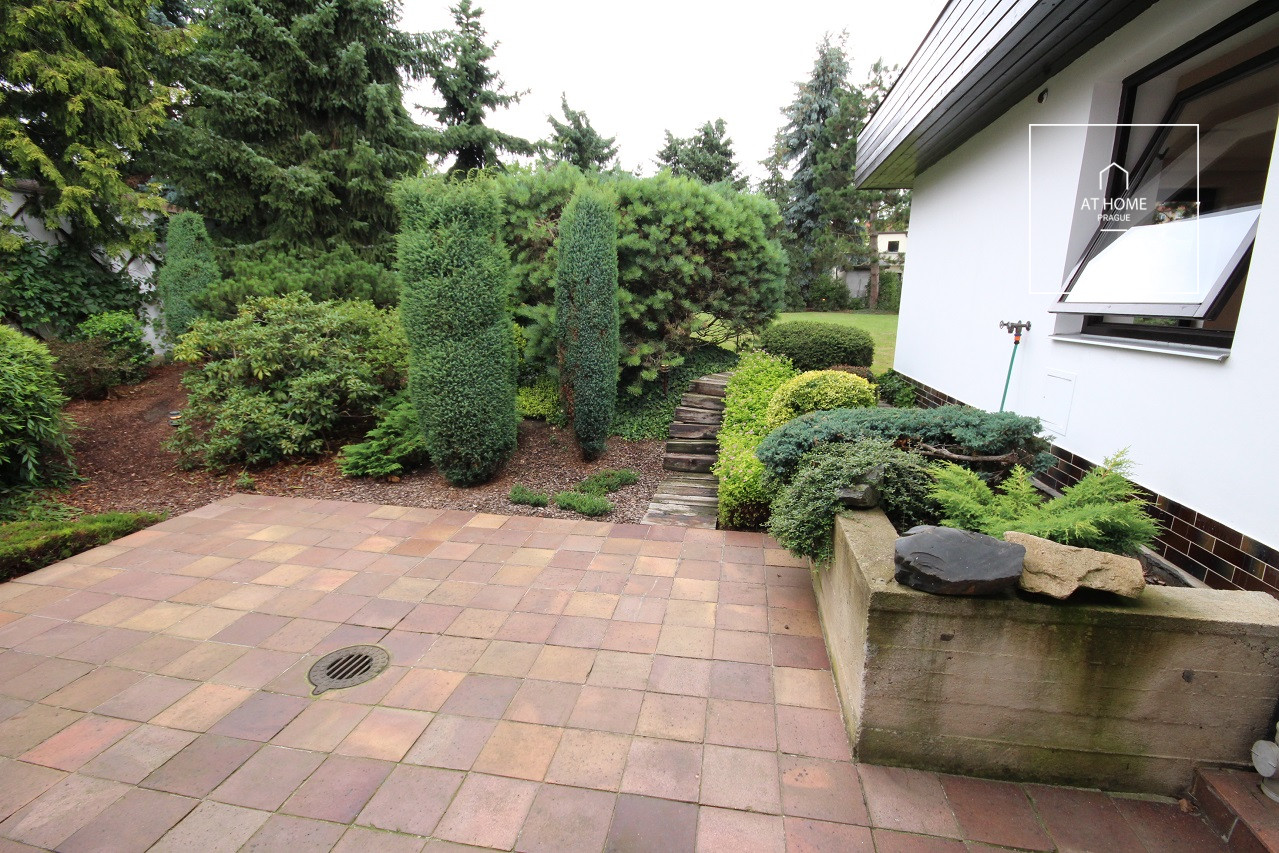 Unfurnished spacious 5-bedroom villa, Ke hrádku, Kunratice