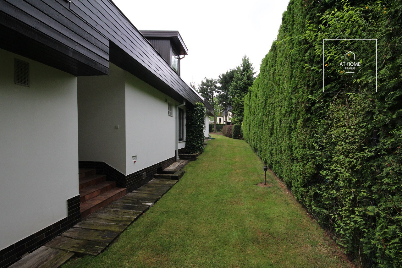 Unfurnished spacious 5-bedroom villa, Ke hrádku, Kunratice