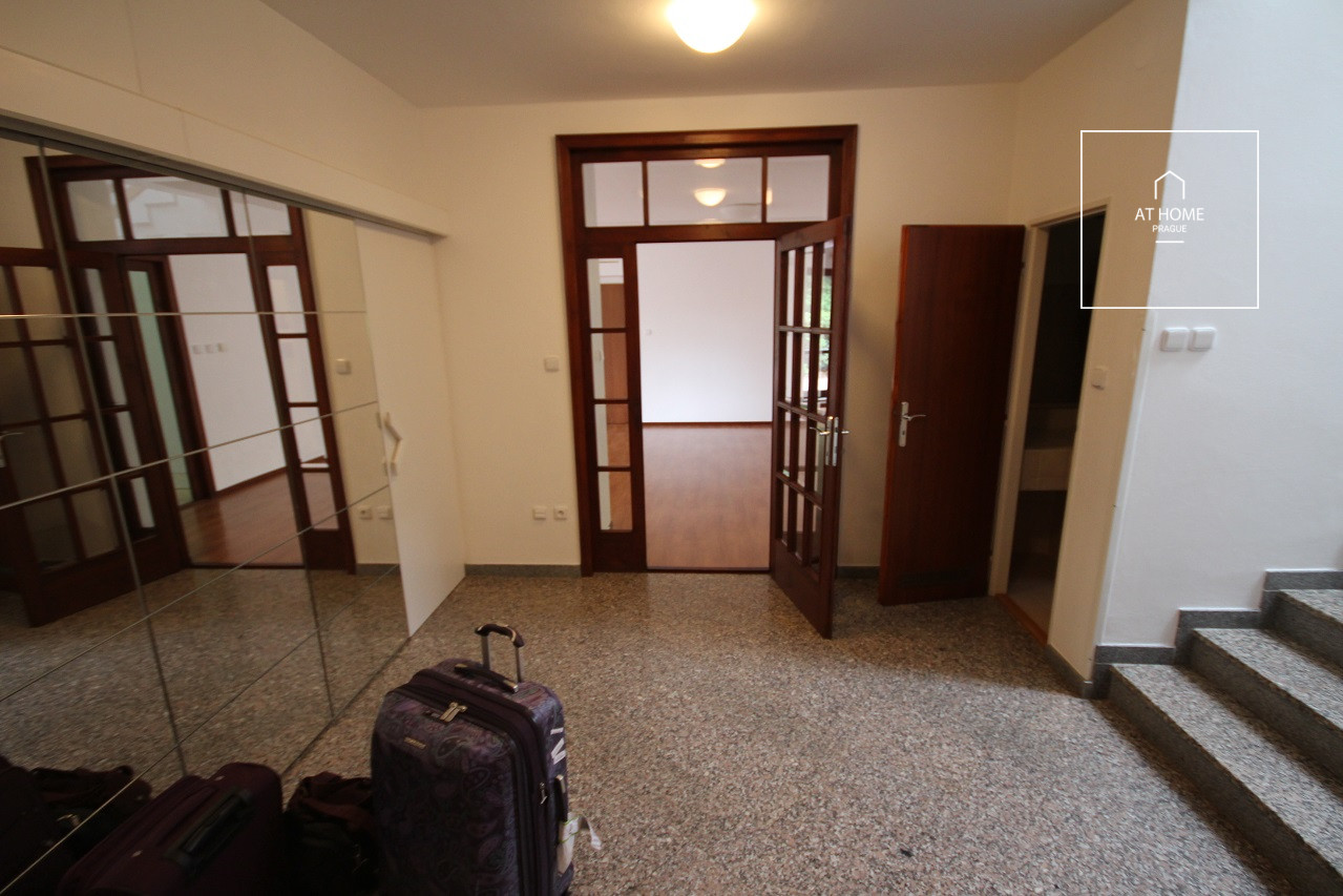 Unfurnished spacious 5-bedroom villa, Ke hrádku, Kunratice