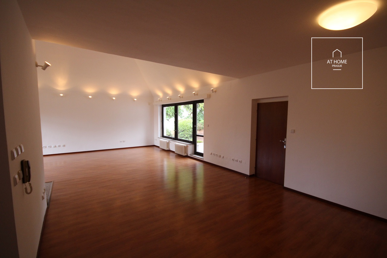 Unfurnished spacious 5-bedroom villa, Ke hrádku, Kunratice