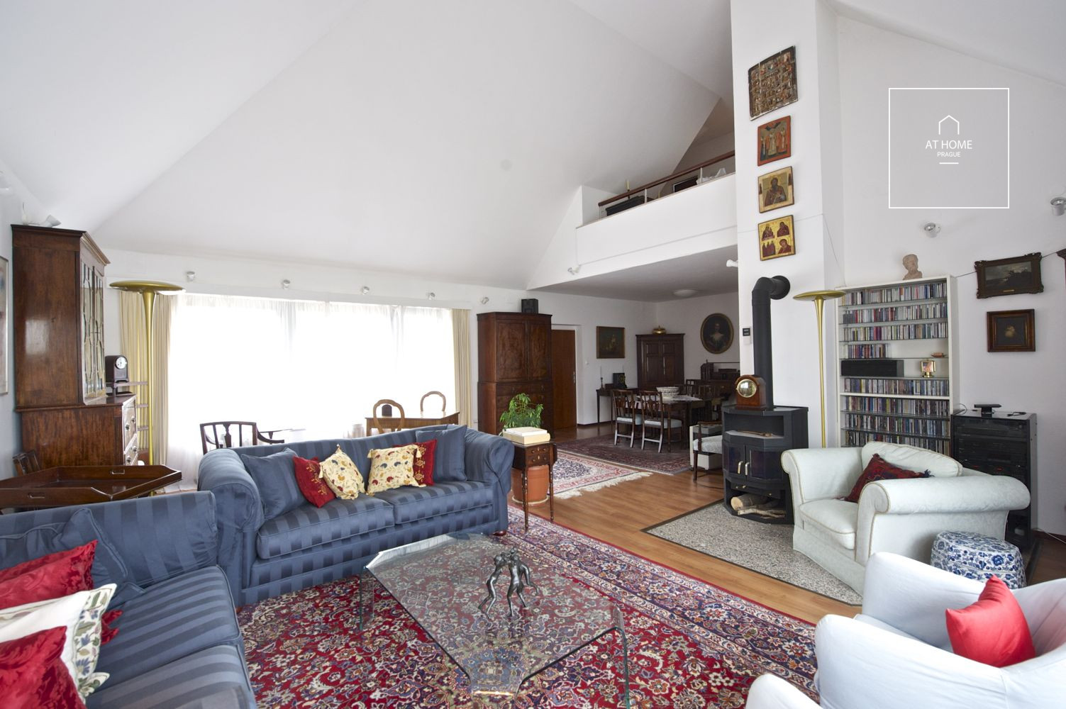 Unfurnished spacious 5-bedroom villa, Ke hrádku, Kunratice