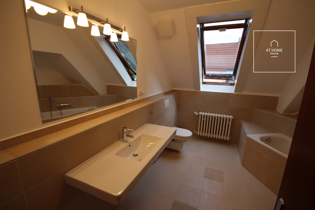 Unfurnished spacious 5-bedroom villa, Ke hrádku, Kunratice