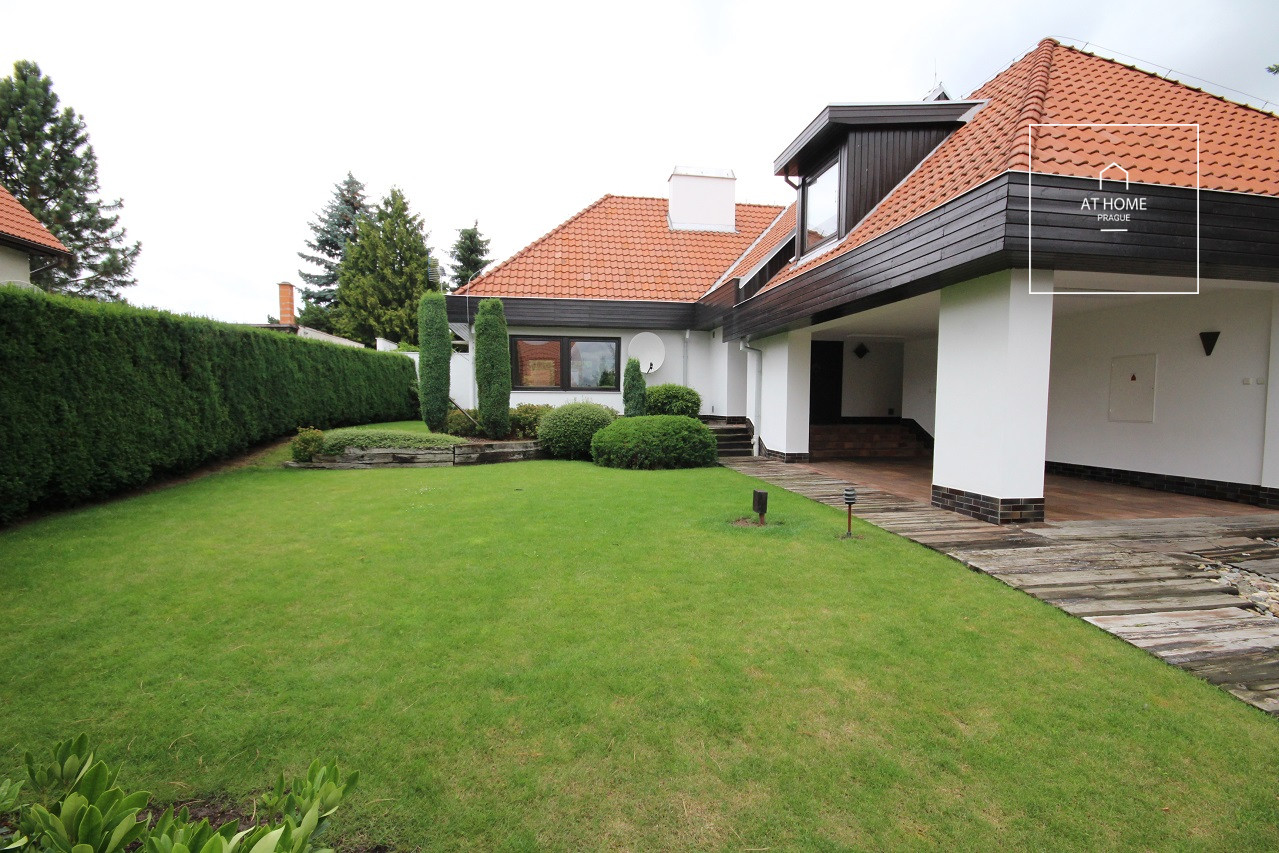 Unfurnished spacious 5-bedroom villa, Ke hrádku, Kunratice