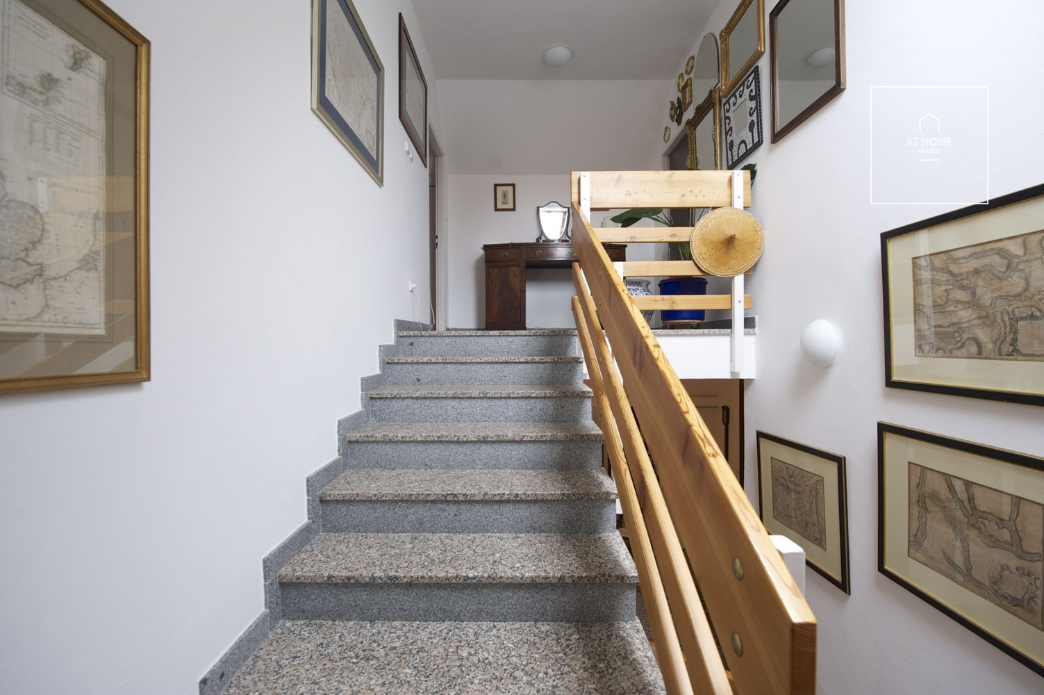 Unfurnished spacious 5-bedroom villa, Ke hrádku, Kunratice