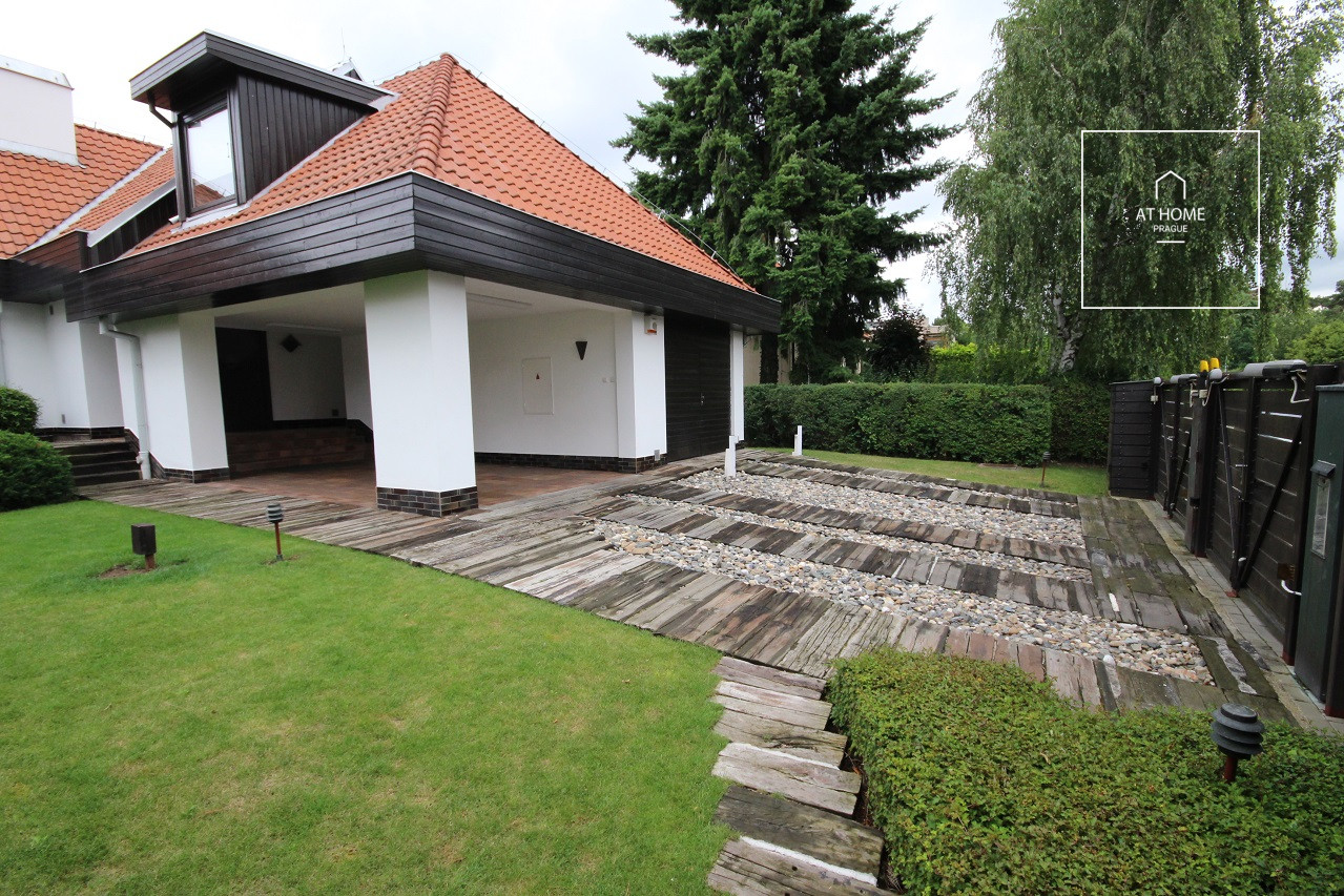 Unfurnished spacious 5-bedroom villa, Ke hrádku, Kunratice
