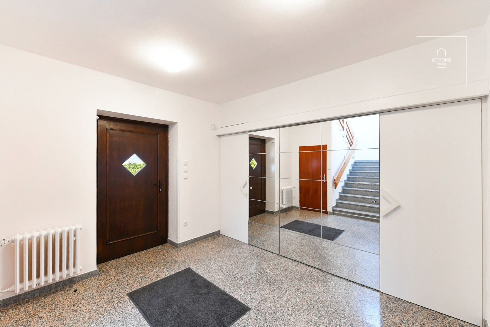 Unfurnished spacious 5-bedroom villa, Ke hrádku, Kunratice