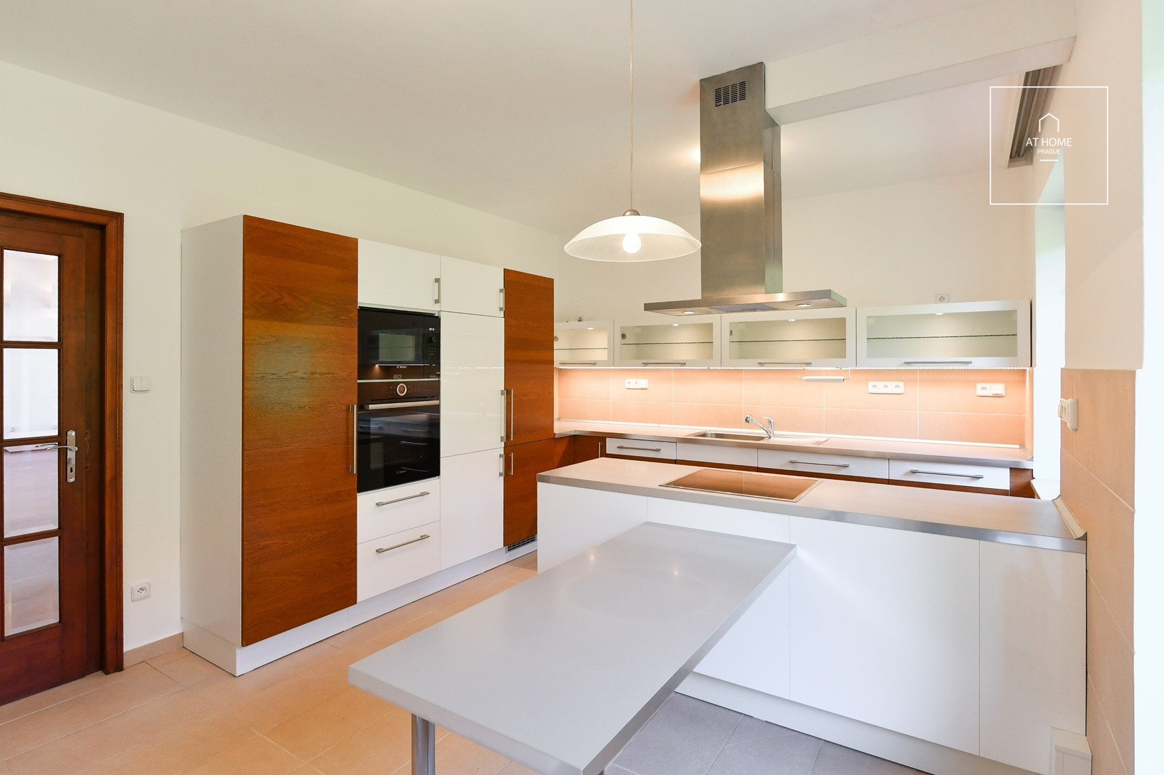 Unfurnished spacious 5-bedroom villa, Ke hrádku, Kunratice