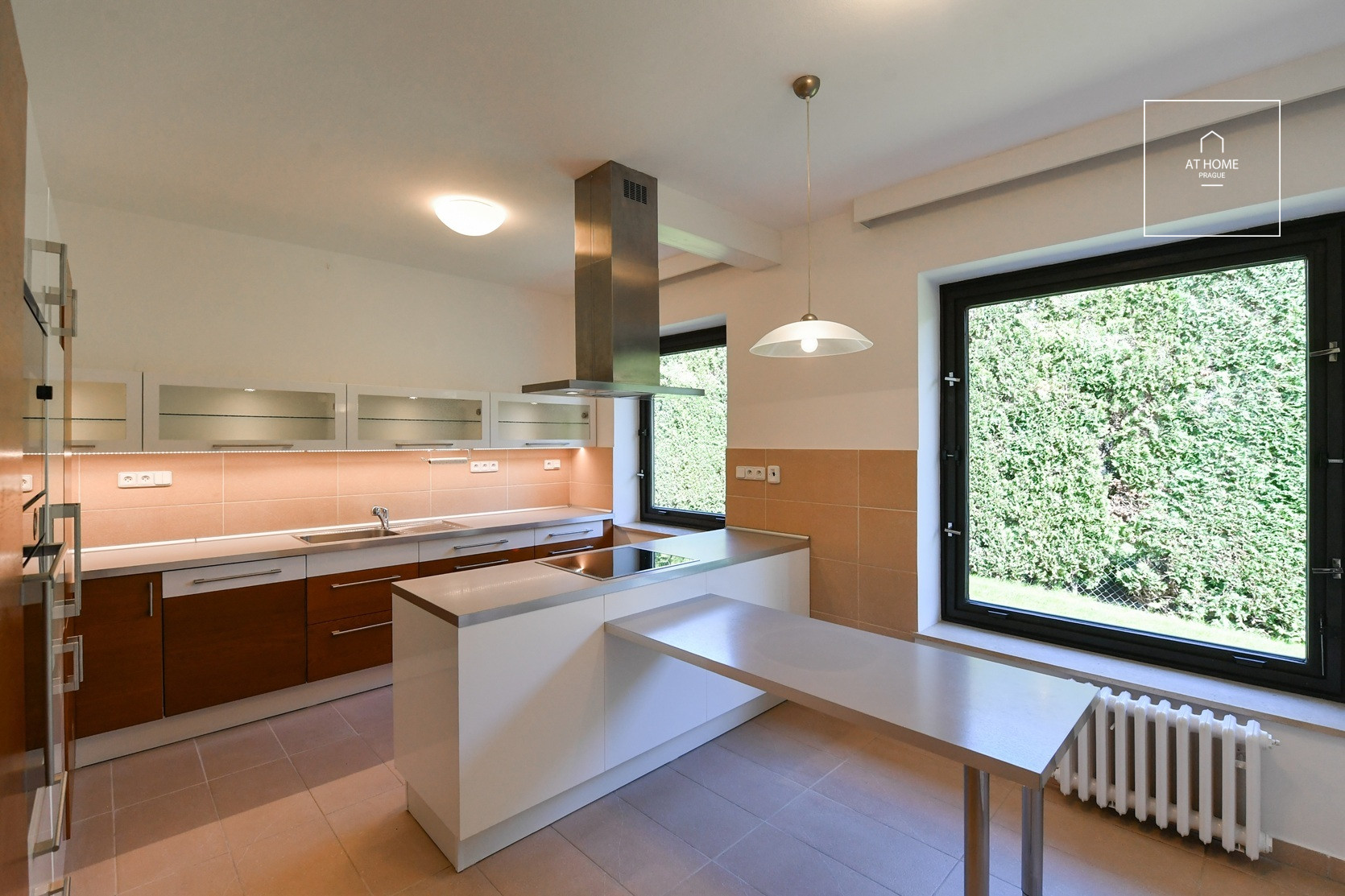 Unfurnished spacious 5-bedroom villa, Ke hrádku, Kunratice