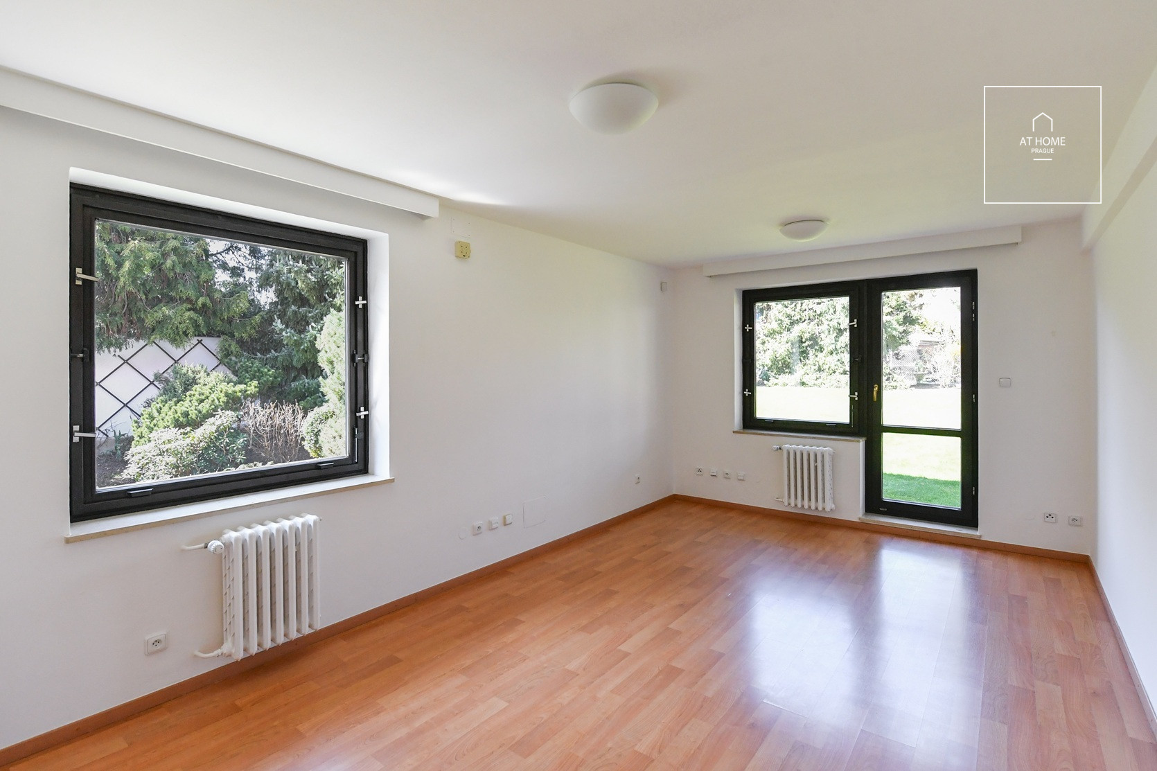 Unfurnished spacious 5-bedroom villa, Ke hrádku, Kunratice