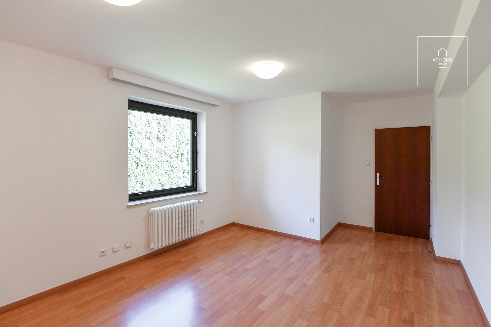 Unfurnished spacious 5-bedroom villa, Ke hrádku, Kunratice