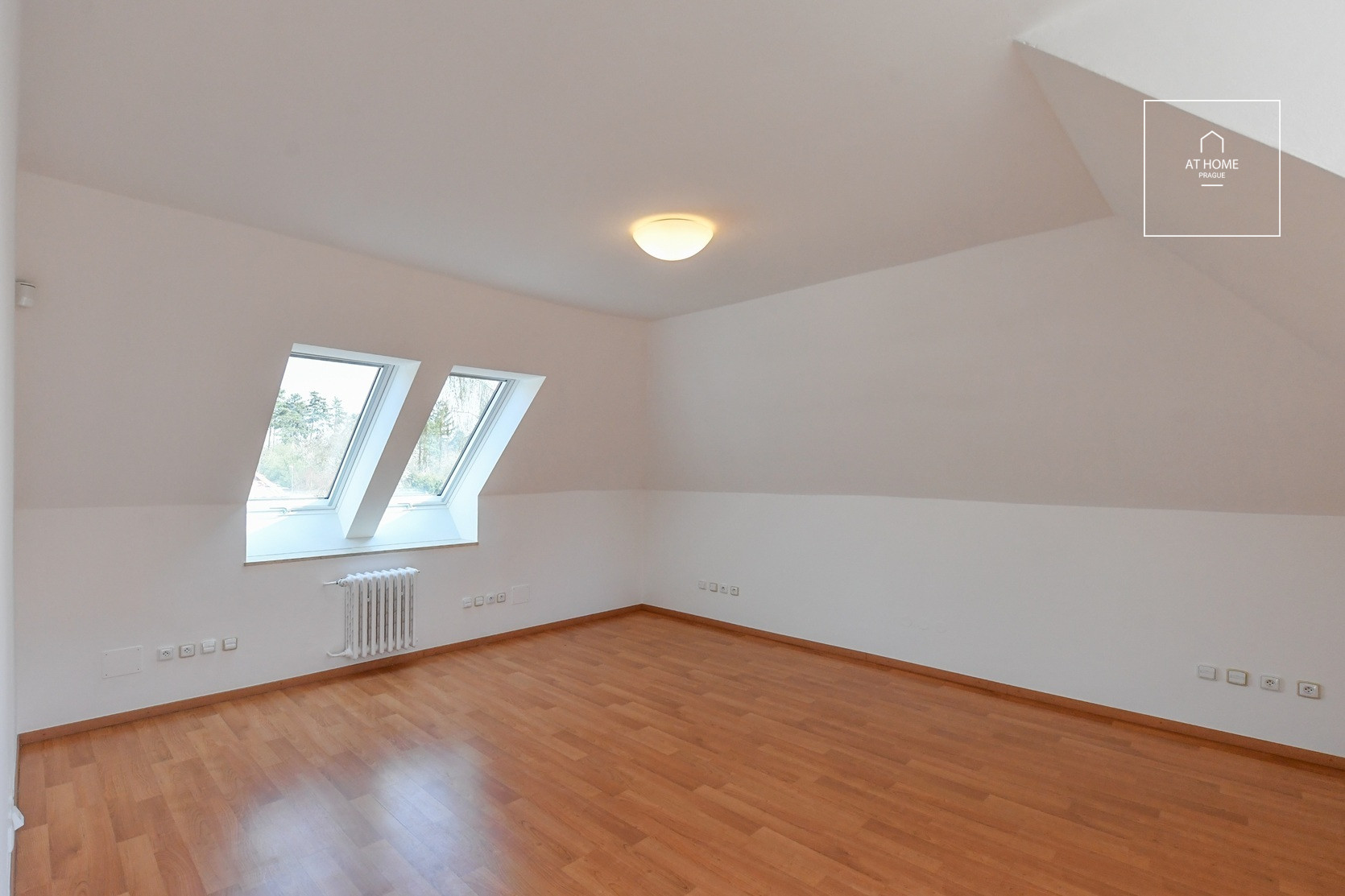 Unfurnished spacious 5-bedroom villa, Ke hrádku, Kunratice
