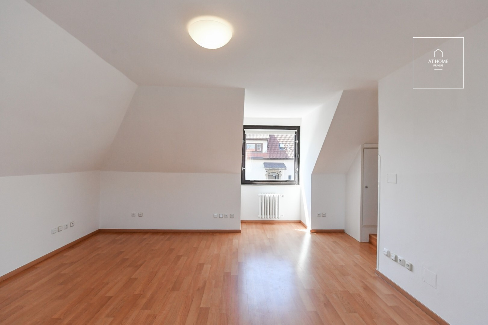 Unfurnished spacious 5-bedroom villa, Ke hrádku, Kunratice