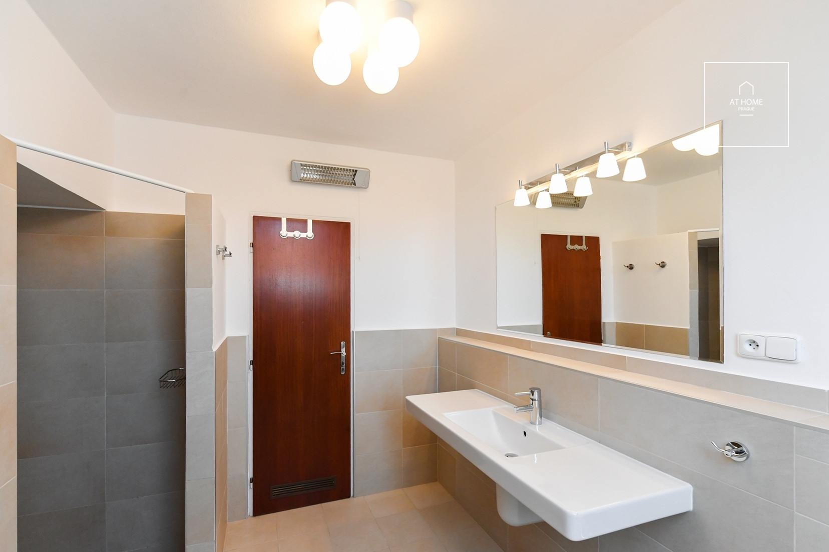 Unfurnished spacious 5-bedroom villa, Ke hrádku, Kunratice