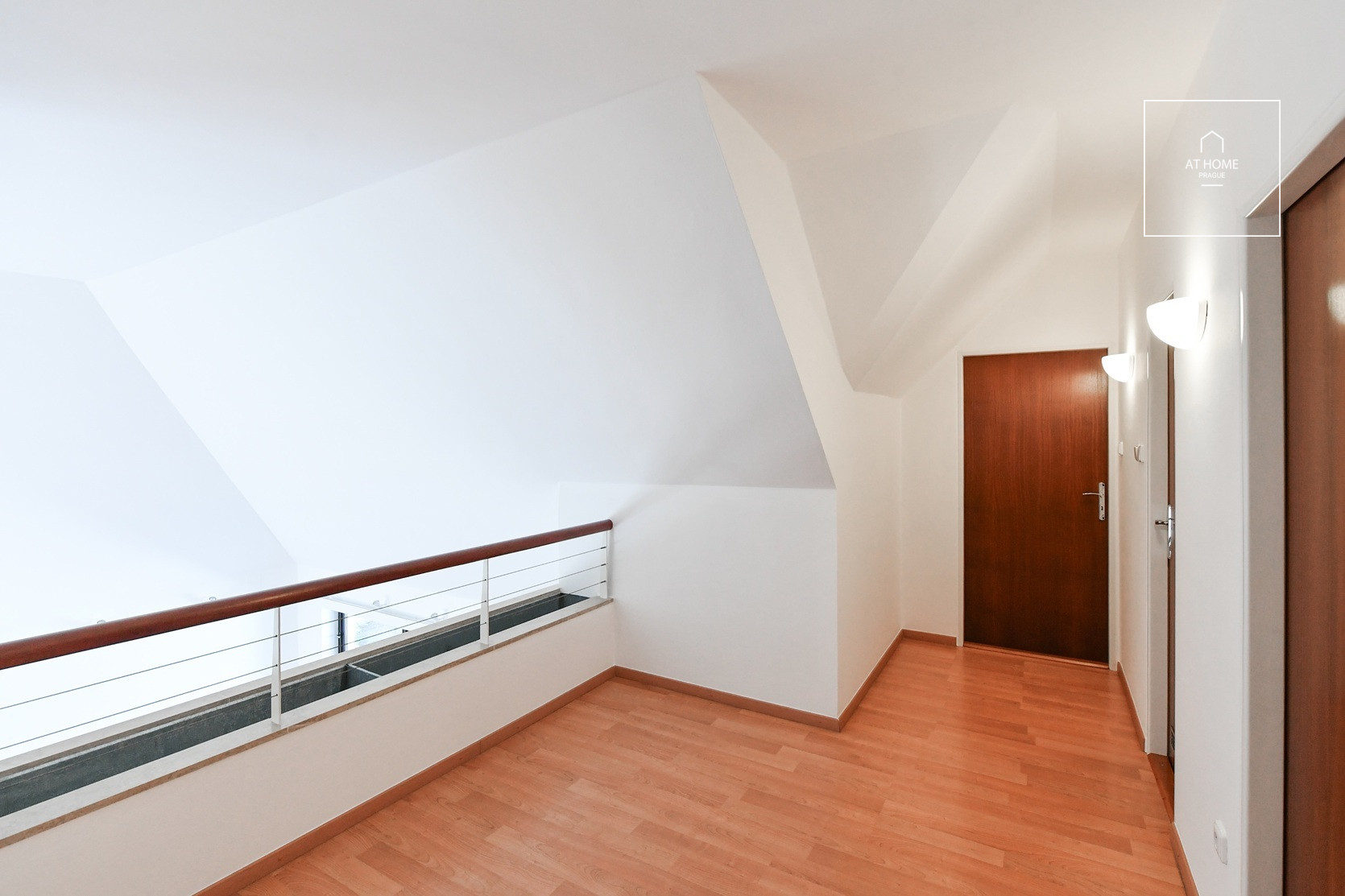Unfurnished spacious 5-bedroom villa, Ke hrádku, Kunratice