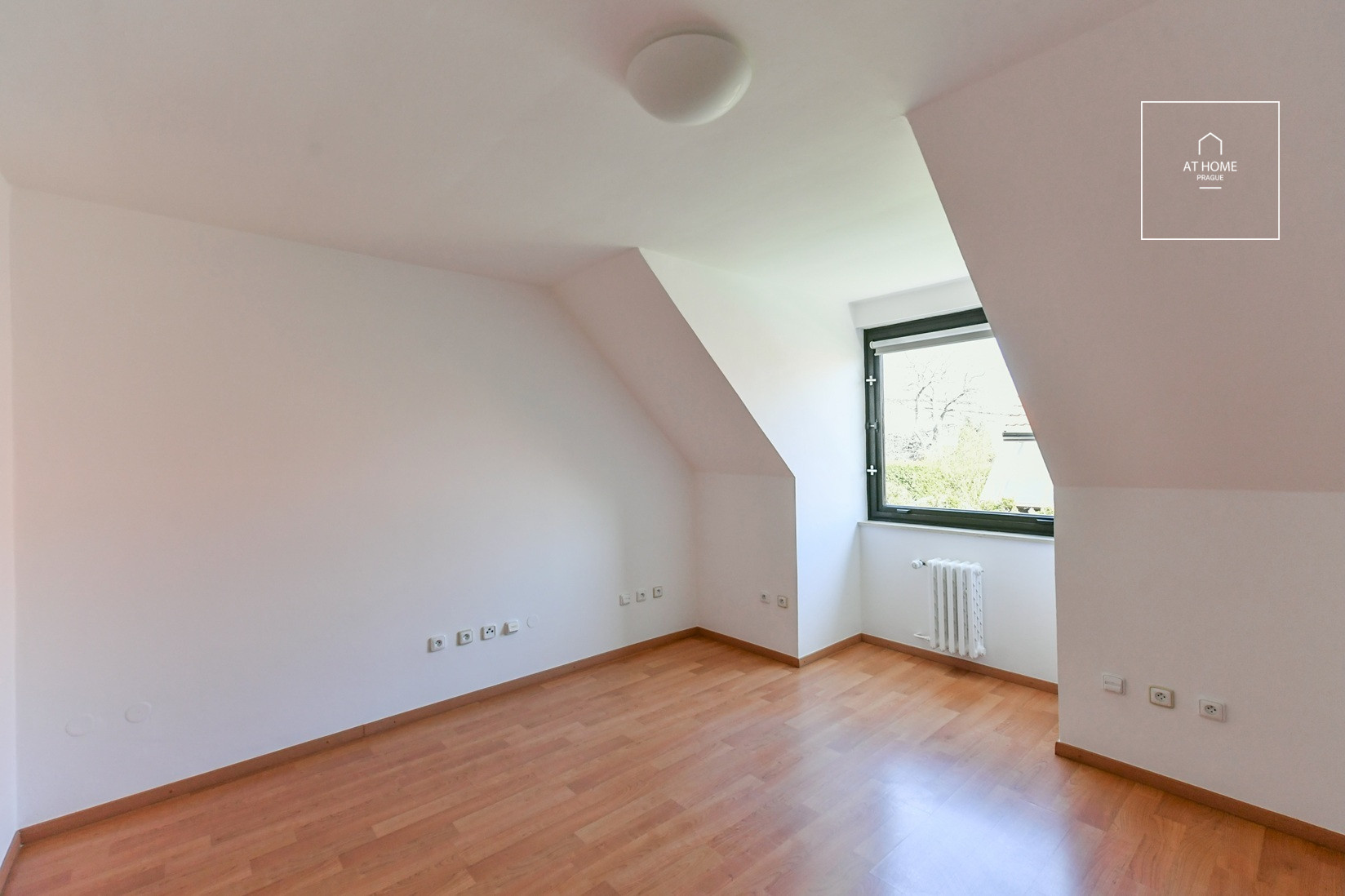 Unfurnished spacious 5-bedroom villa, Ke hrádku, Kunratice