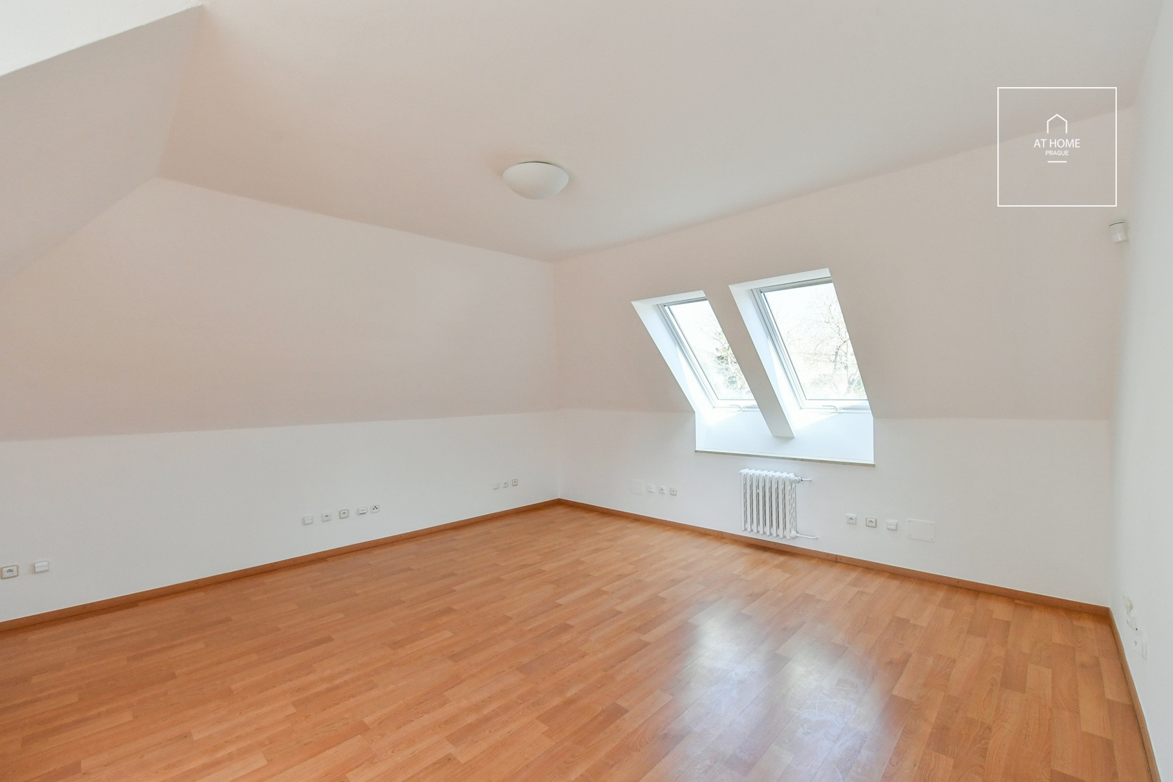Unfurnished spacious 5-bedroom villa, Ke hrádku, Kunratice