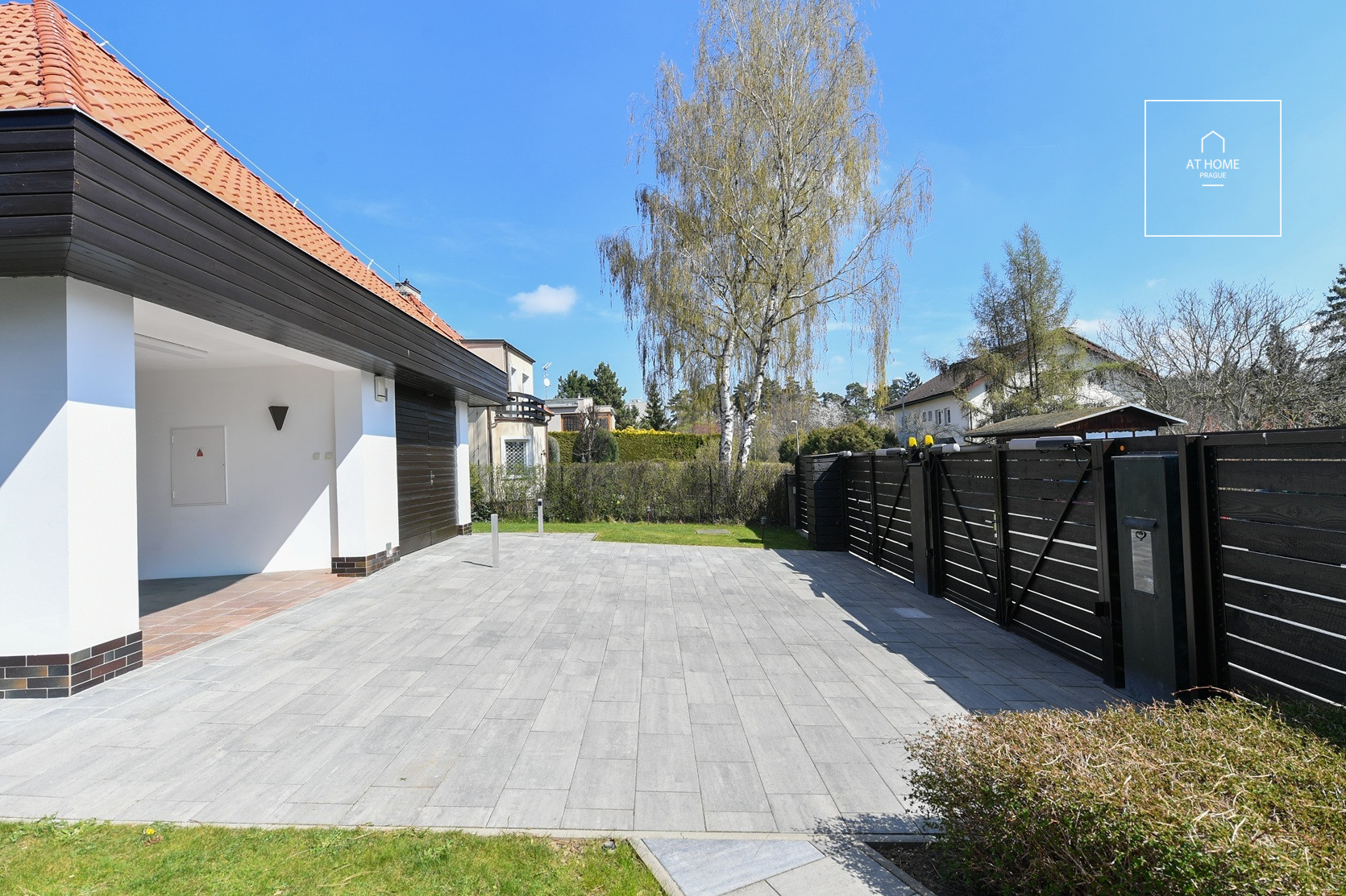 Unfurnished spacious 5-bedroom villa, Ke hrádku, Kunratice