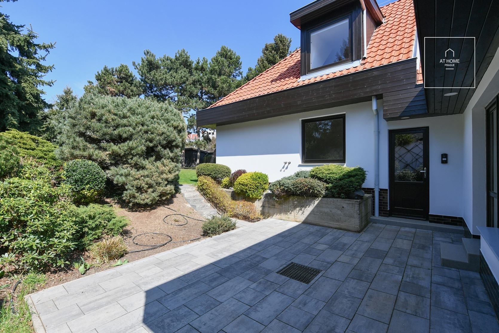 Unfurnished spacious 5-bedroom villa, Ke hrádku, Kunratice