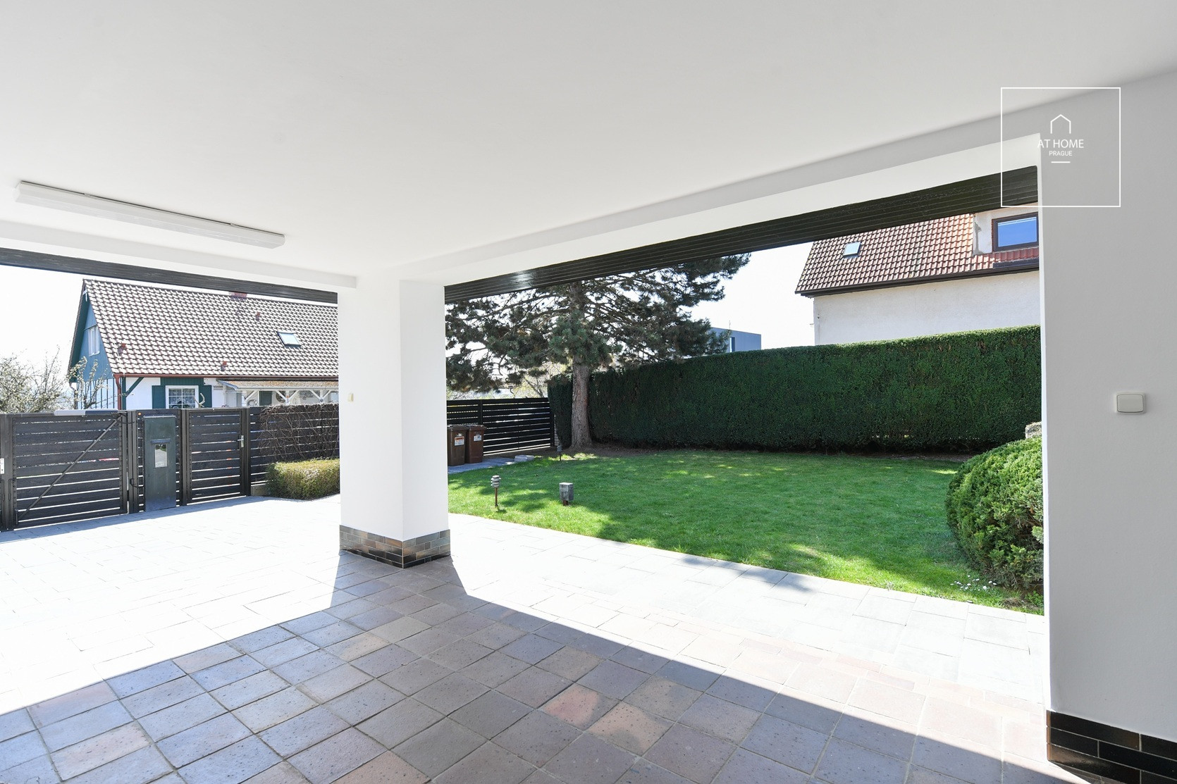 Unfurnished spacious 5-bedroom villa, Ke hrádku, Kunratice