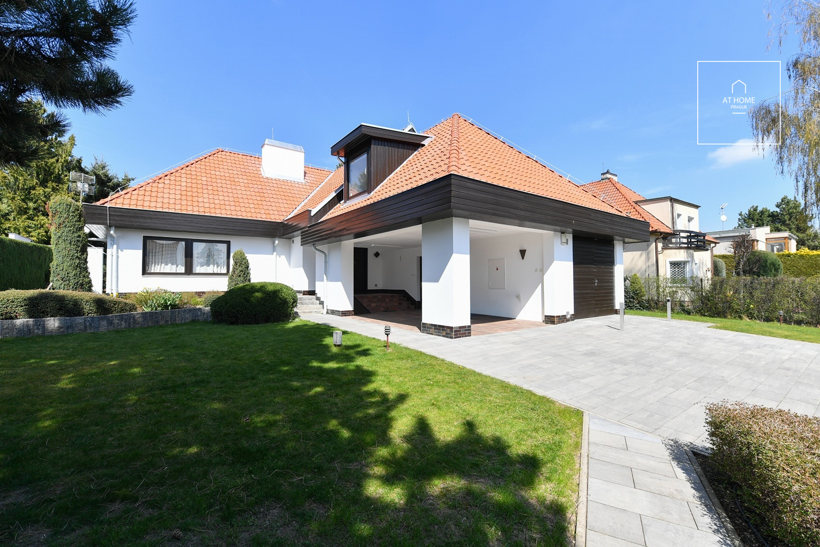 Unfurnished spacious 5-bedroom villa, Ke hrádku, Kunratice