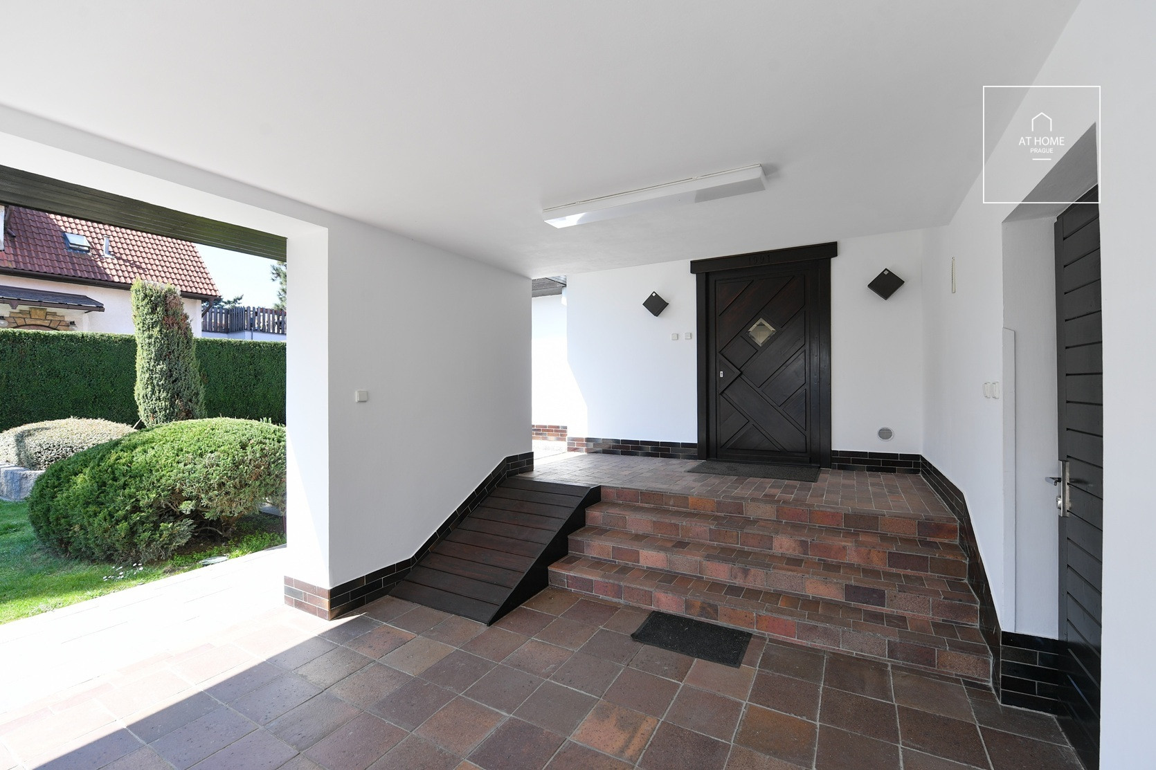 Unfurnished spacious 5-bedroom villa, Ke hrádku, Kunratice
