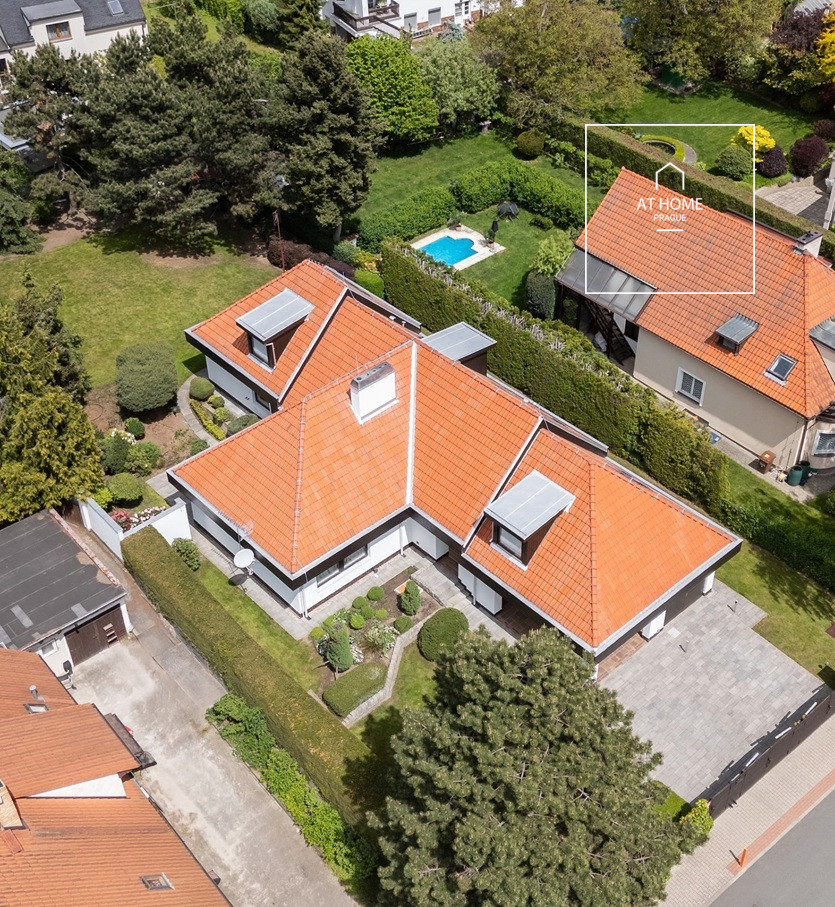 Unfurnished spacious 5-bedroom villa, Ke hrádku, Kunratice