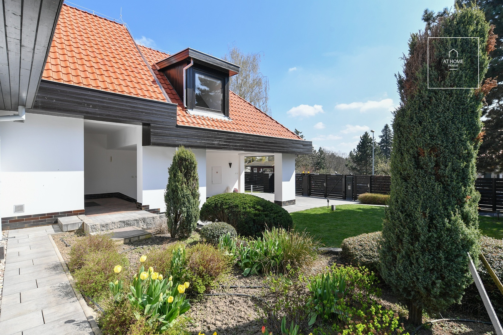 Unfurnished spacious 5-bedroom villa, Ke hrádku, Kunratice