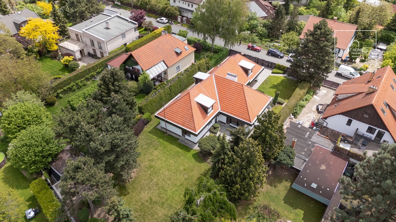 Unfurnished spacious 5-bedroom villa, Ke hrádku, Kunratice