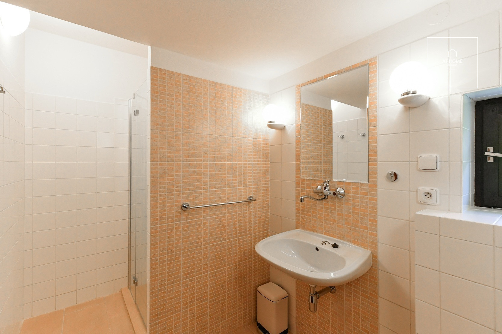 Unfurnished spacious 5-bedroom villa, Ke hrádku, Kunratice
