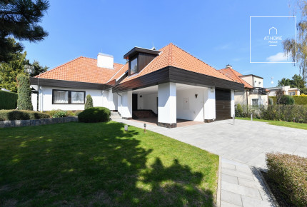 Nezařízená prostorná vila, Ke hrádku, Kunratice
