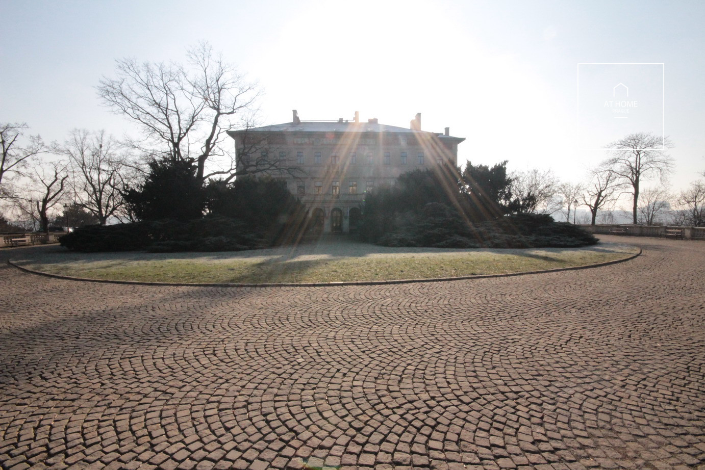 Stylové bydlení přímo v Havlíčkových Sadech, Vinohrady