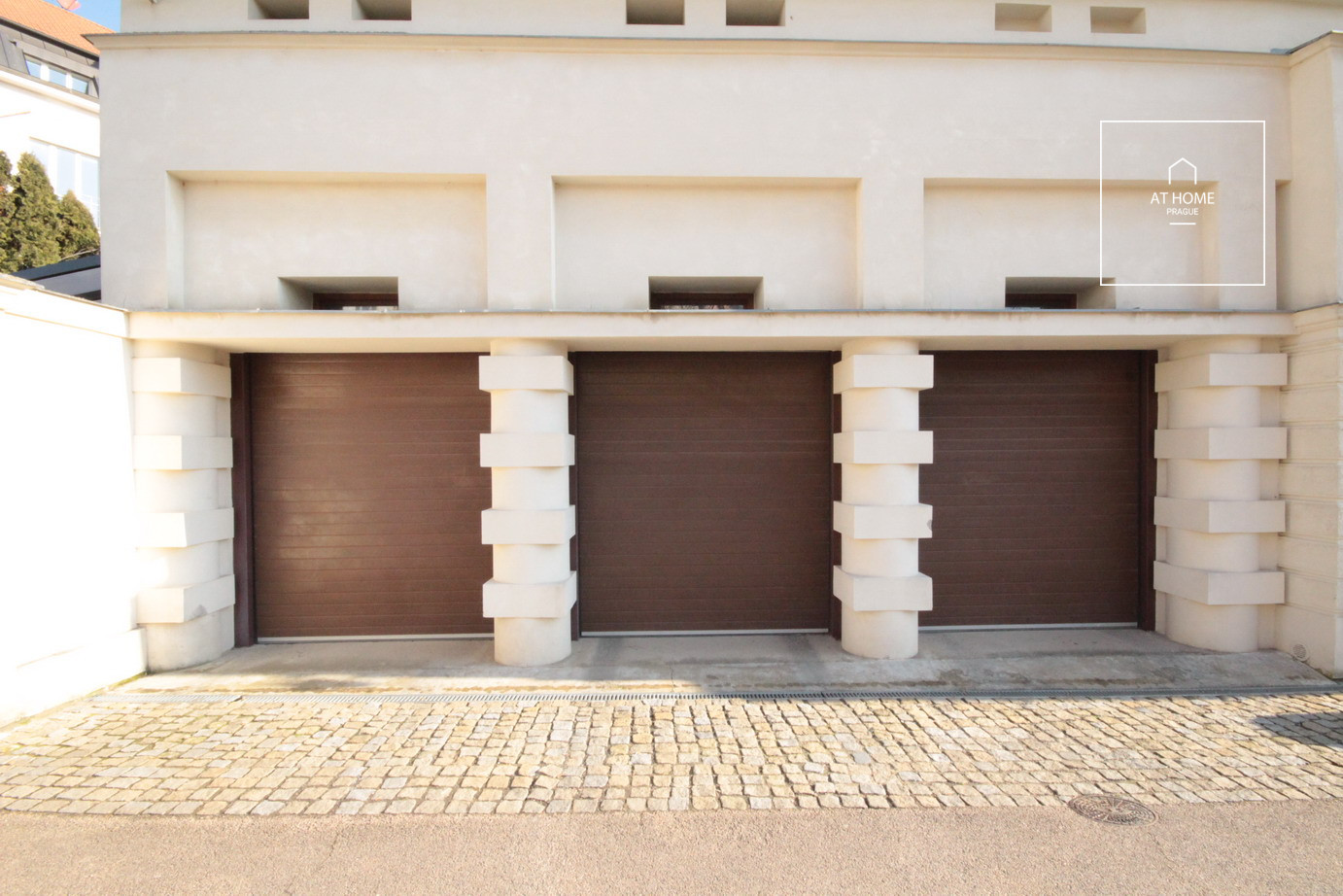 Stylish living right in Havlíčkovy Sady, Vinohrady