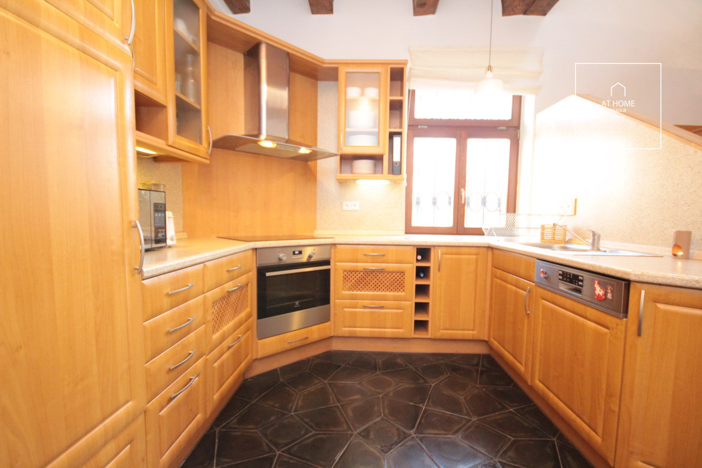 Stylové bydlení přímo v Havlíčkových Sadech, Vinohrady