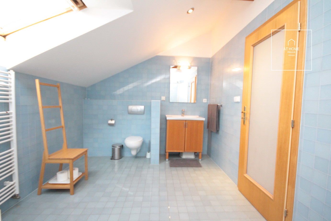 Stylish living right in Havlíčkovy Sady, Vinohrady