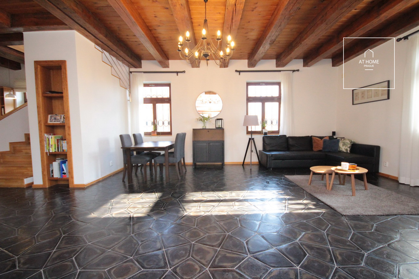 Stylish living right in Havlíčkovy Sady, Vinohrady