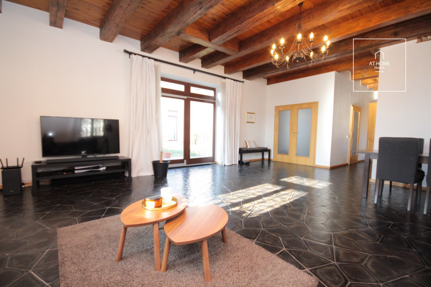 Stylish living right in Havlíčkovy Sady, Vinohrady