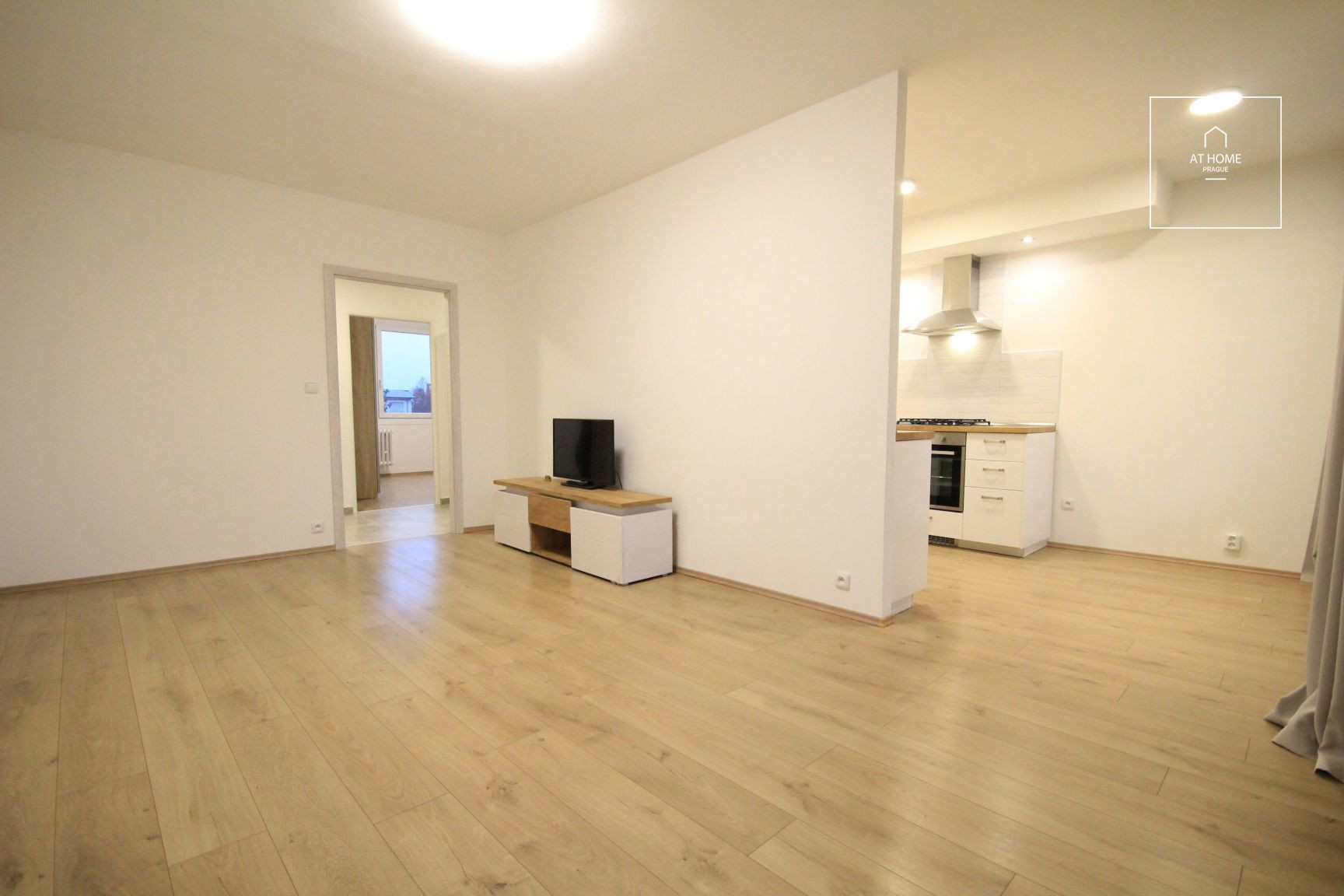 Nice 2-bedroom apartment with balcony, Prosek