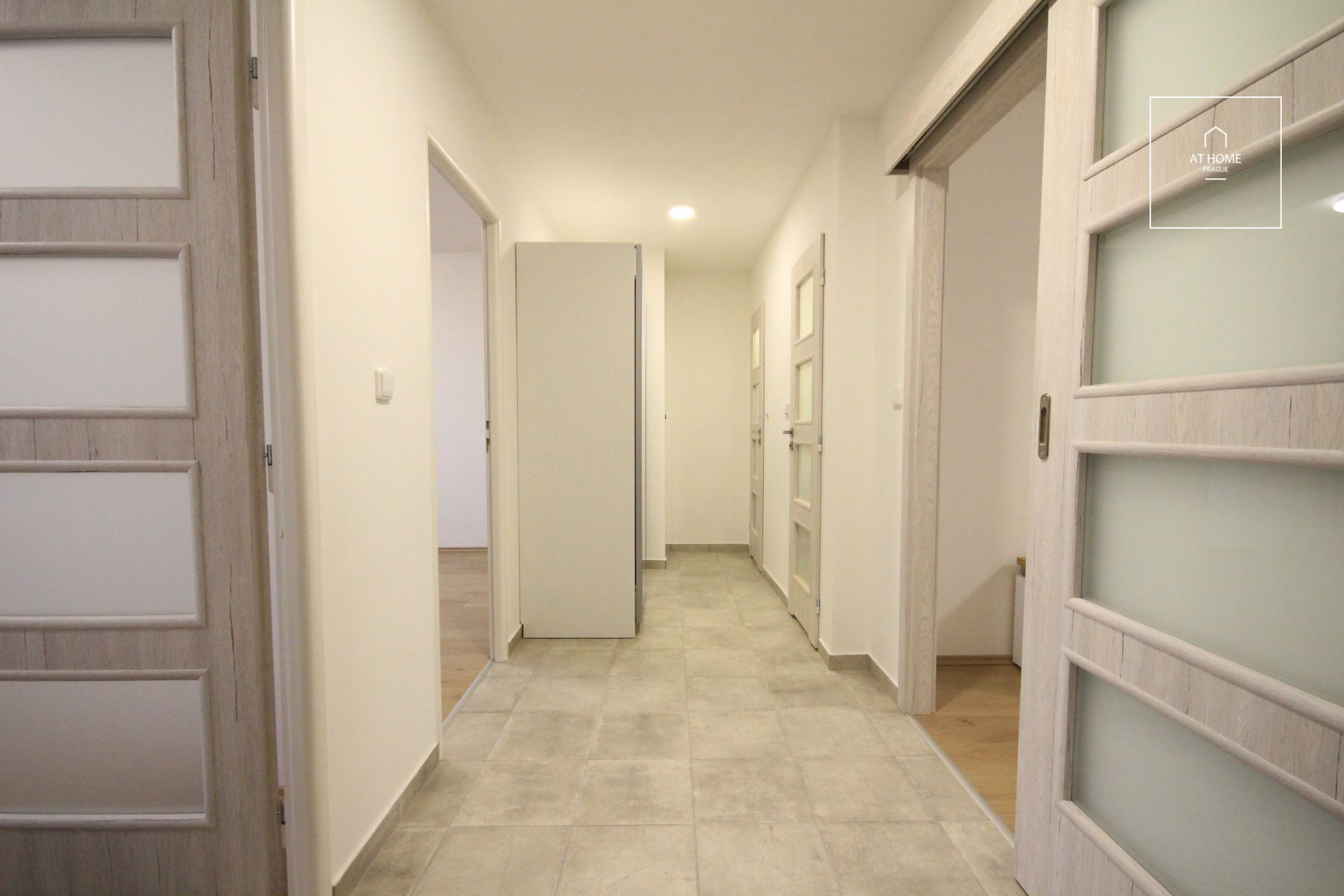 Nice 2-bedroom apartment with balcony, Prosek