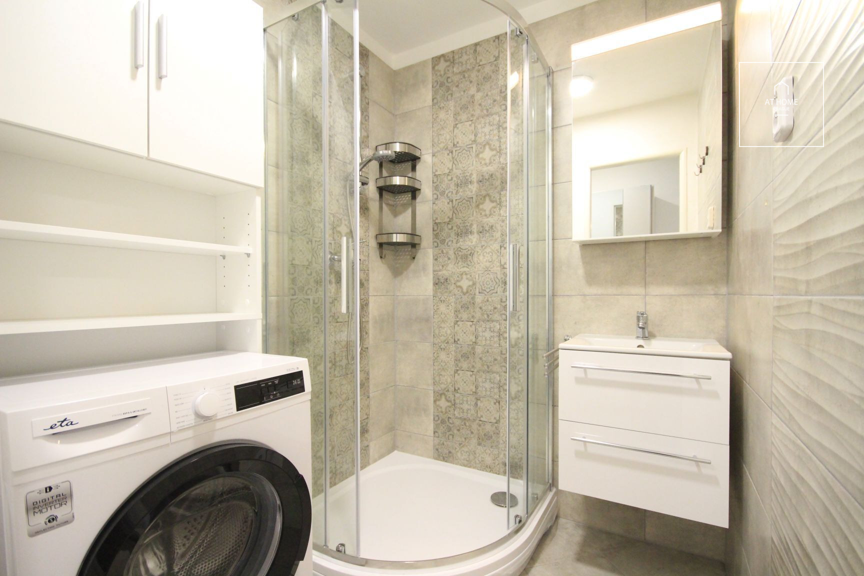 Nice 2-bedroom apartment with balcony, Prosek