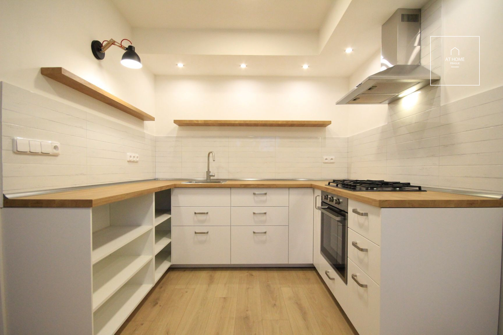 Nice 2-bedroom apartment with balcony, Prosek