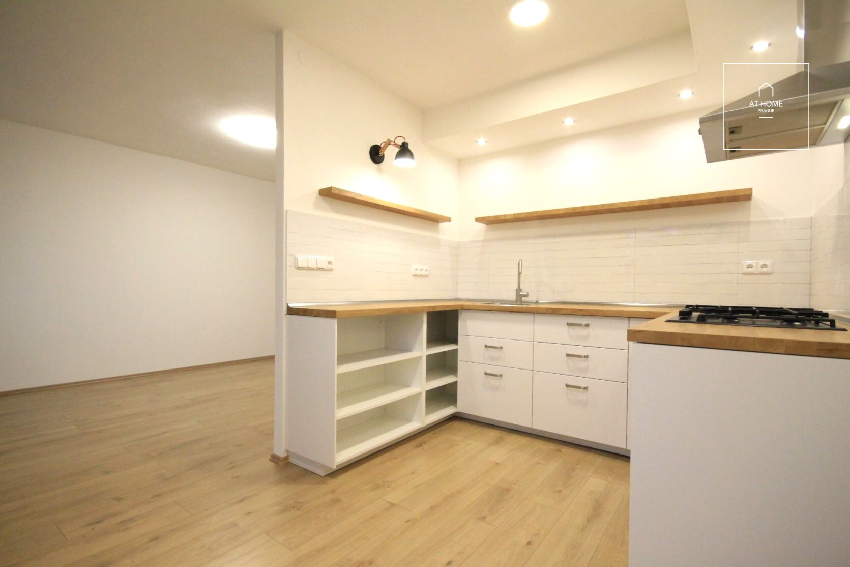 Nice 2-bedroom apartment with balcony, Prosek