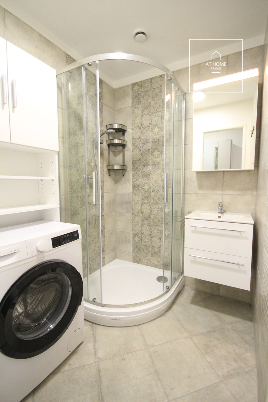 Nice 2-bedroom apartment with balcony, Prosek