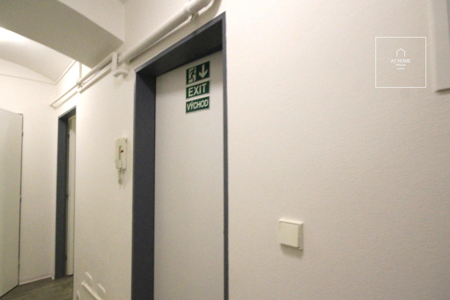 Office, commercial space for rent, Břevnov, Závěrka