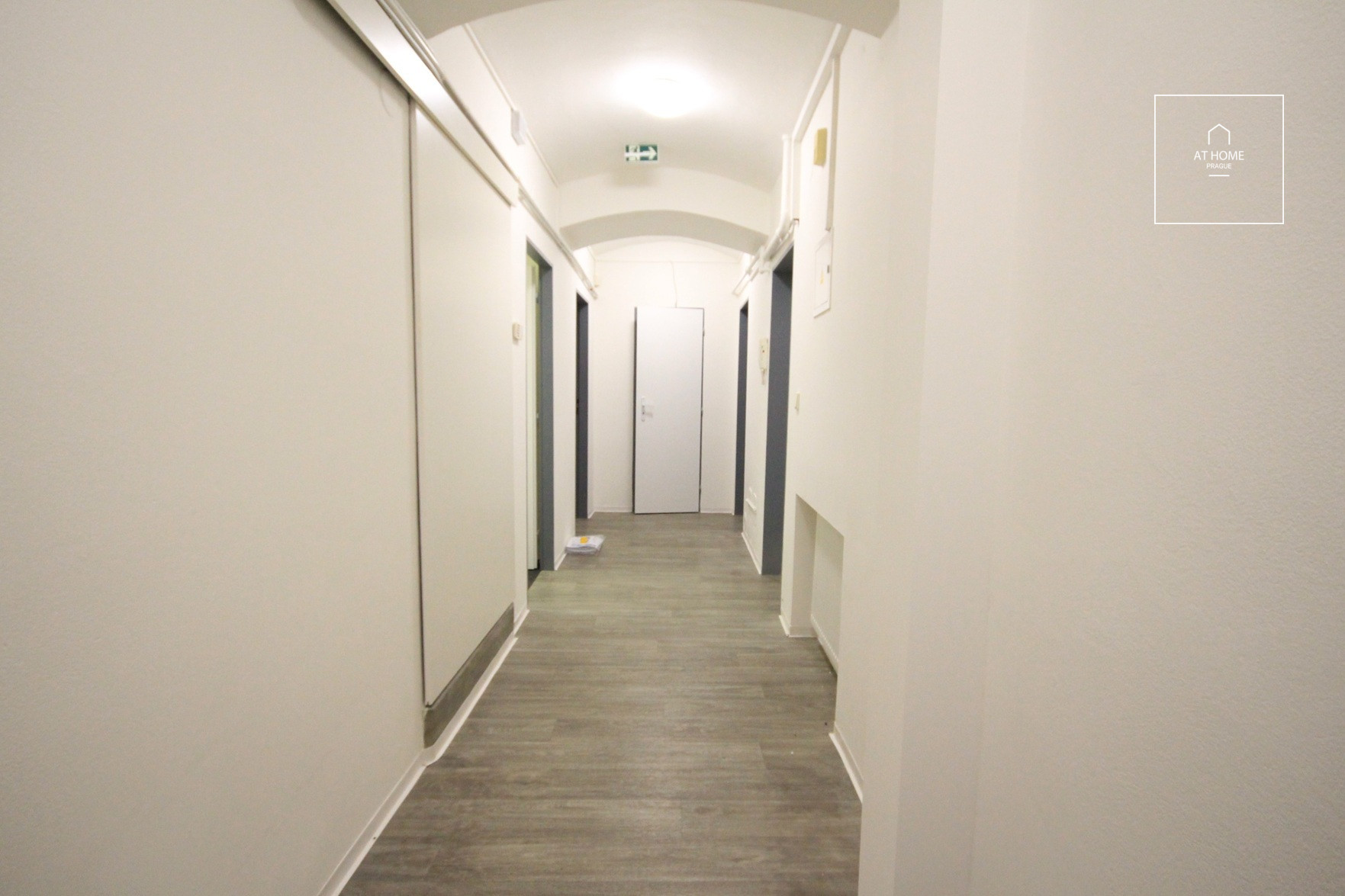 Office, commercial space for rent, Břevnov, Závěrka