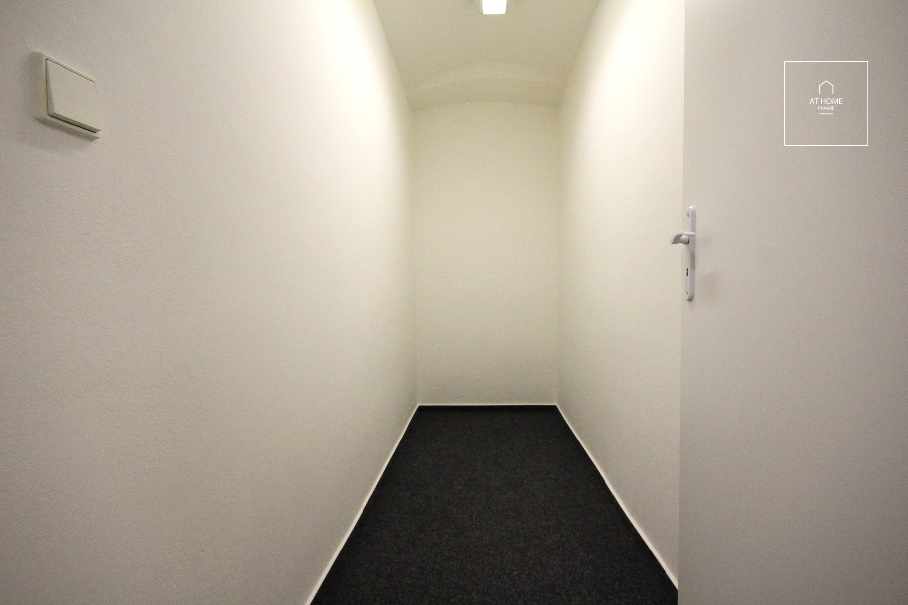 Office, commercial space for rent, Břevnov, Závěrka