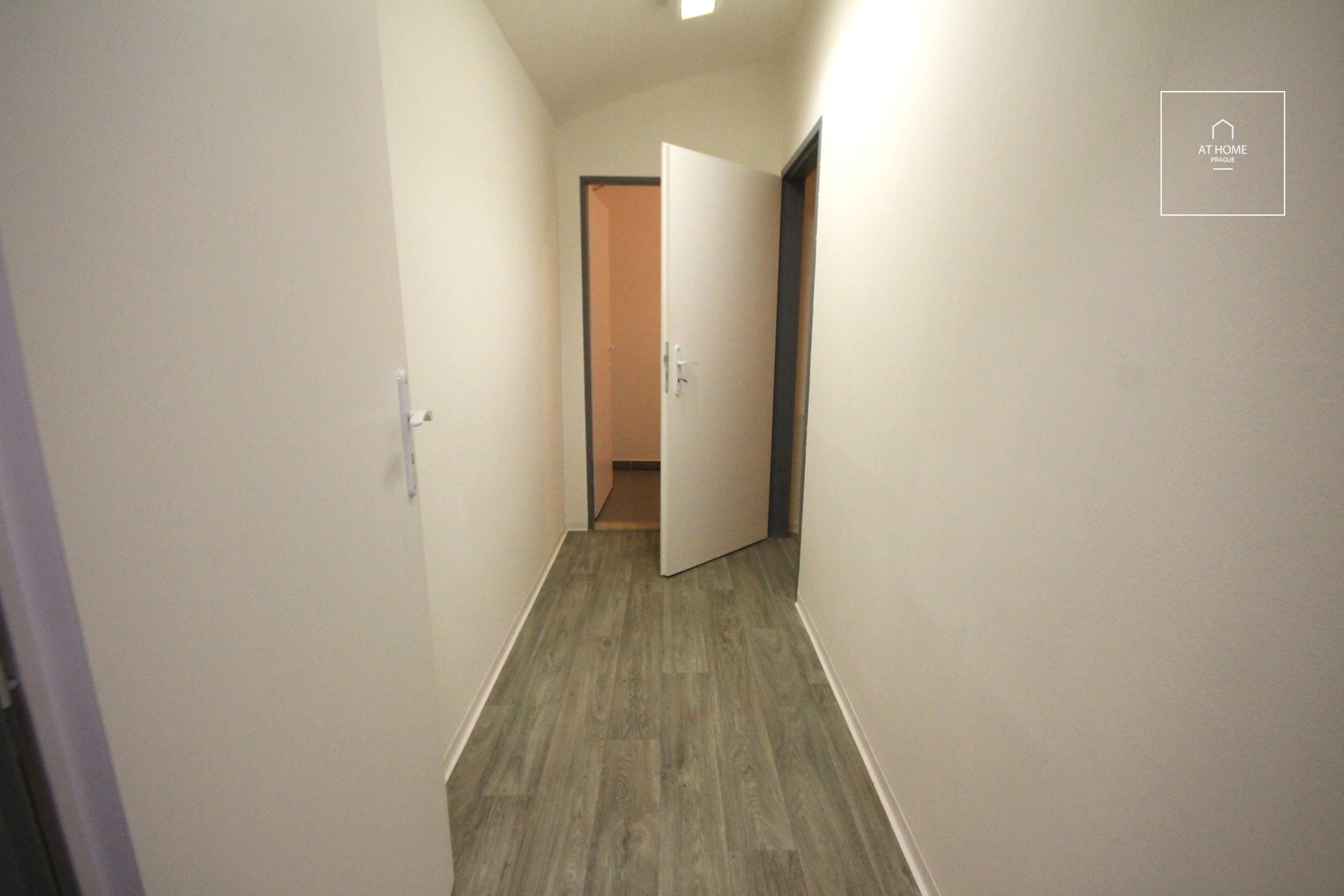 Office, commercial space for rent, Břevnov, Závěrka