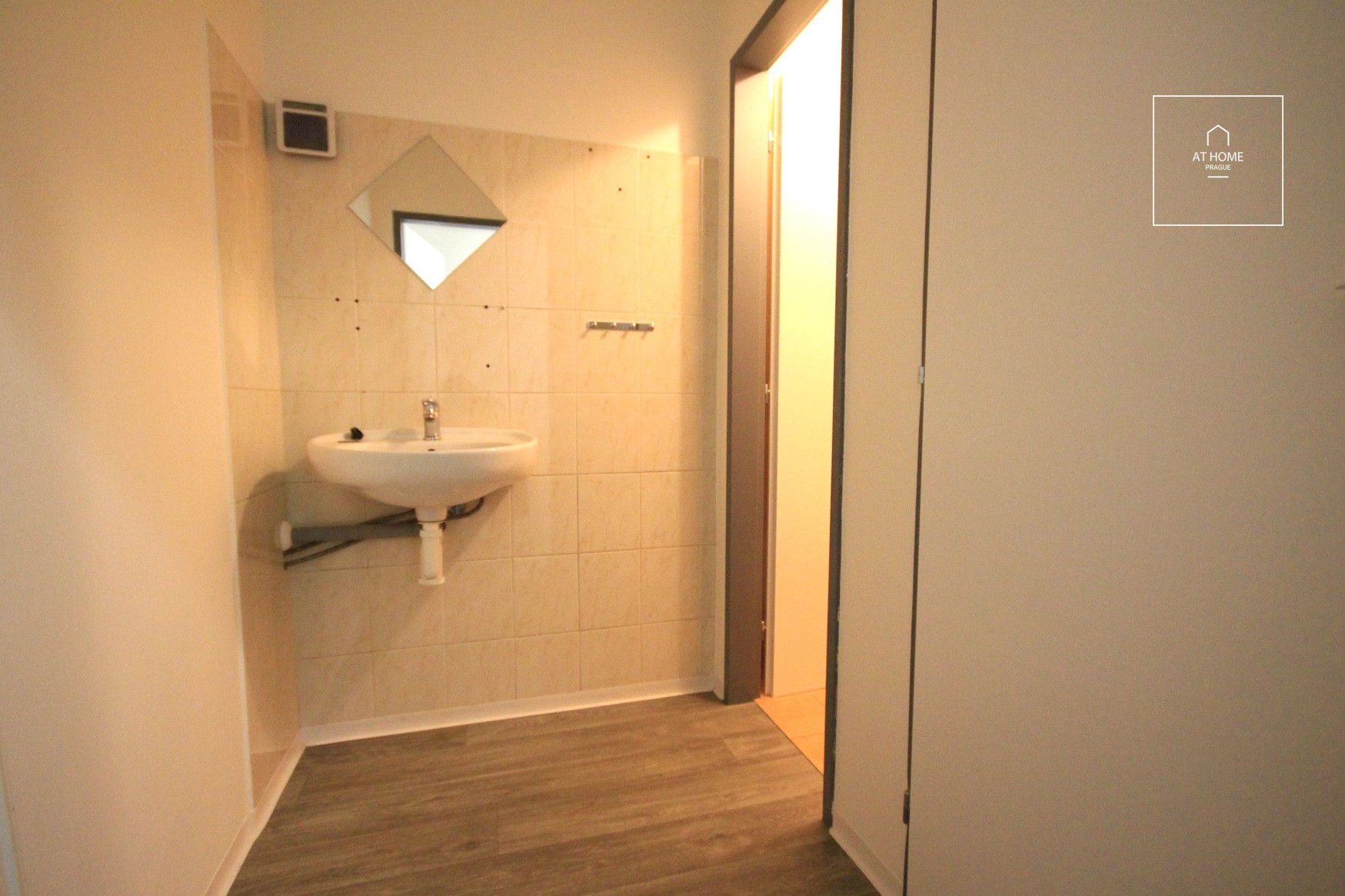 Office, commercial space for rent, Břevnov, Závěrka